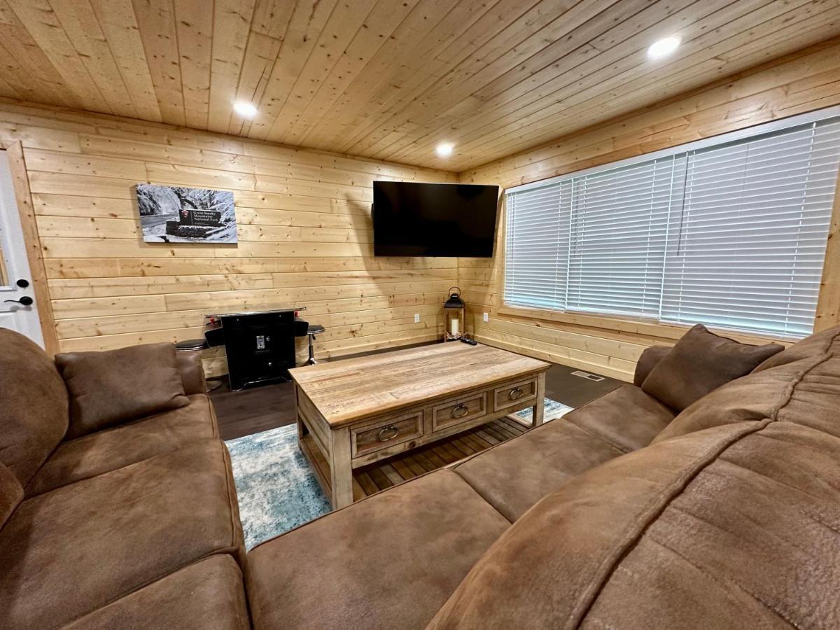 The Brick House: Brand New! 3 Bedroom Home With Private Driveway Pigeon Forge Exterior photo
